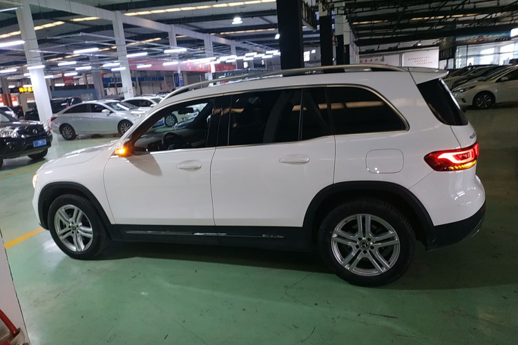 奔驰GLB 2023款 GLB 200 动感型车身外观6003