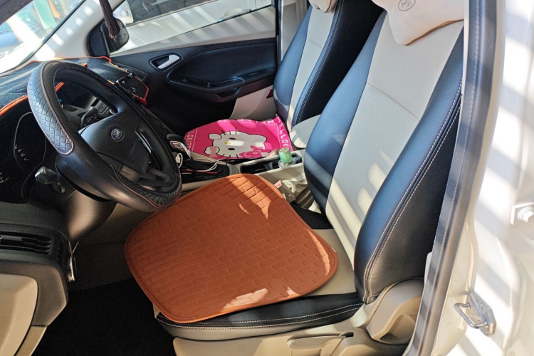 福特 福克斯 2015款 三厢 1.6L 自动舒适型中控内饰19