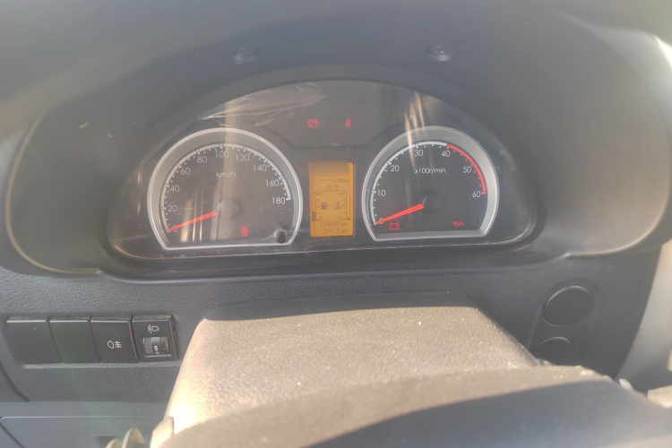 东风御风 御风 2021款 2.0T动力王前驱物流车长轴中顶6-9座国VI ZD20局部细节14