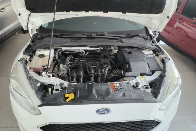 福特 福克斯 2017款 两厢 1.6L 自动风尚型智行版机舱底盘24