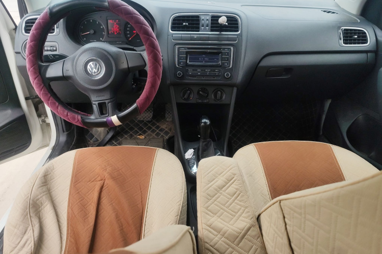 大众 Polo 2013款 1.4L 自动舒适版中控内饰12