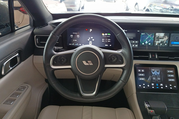 理想汽车 理想ONE 2020款 增程6座版中控内饰13