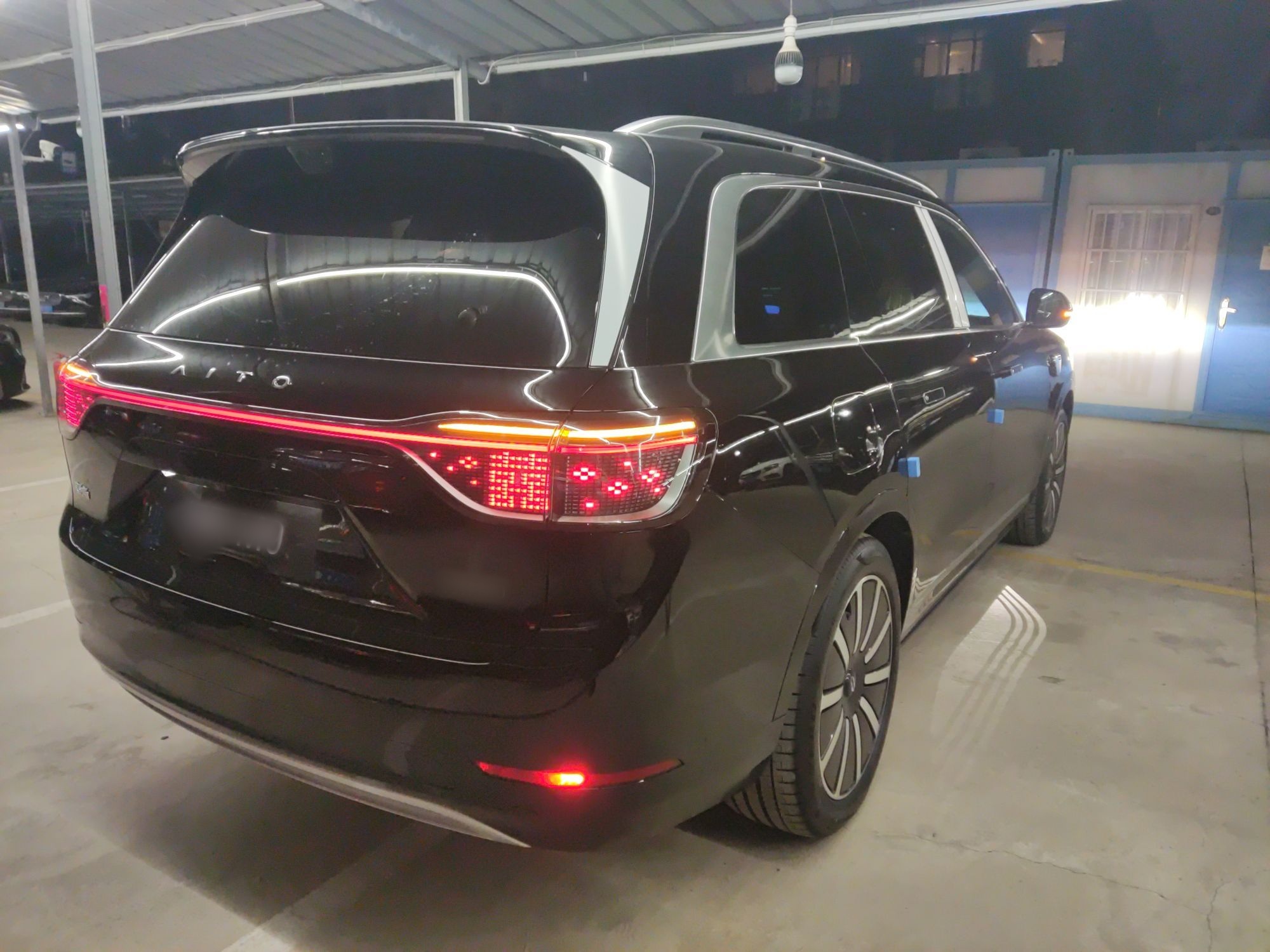 鸿蒙智行 问界M9 2025款 增程 Ultra版 52kWh 6座版