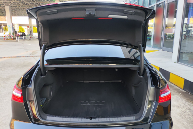奥迪A6L 2024款 40 TFSI 豪华动感型机舱底盘23