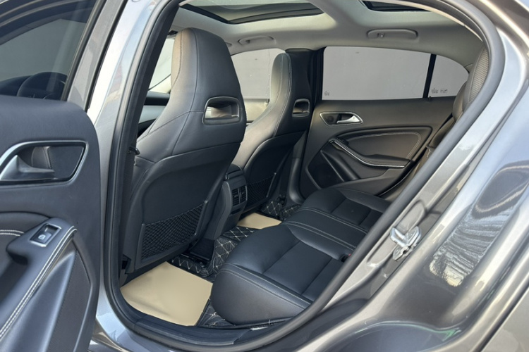 奔驰GLA 2016款 GLA 220 4MATIC 时尚型中控内饰7001