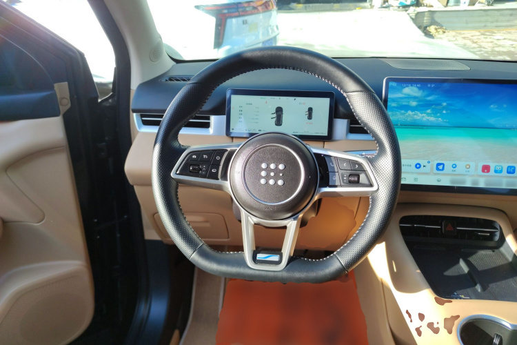 蓝电E5 PLUS 2025款 165km 长续航版 5座中控内饰13