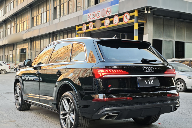 奥迪Q7 2024款 45 TFSI quattro S line运动型车身外观6003