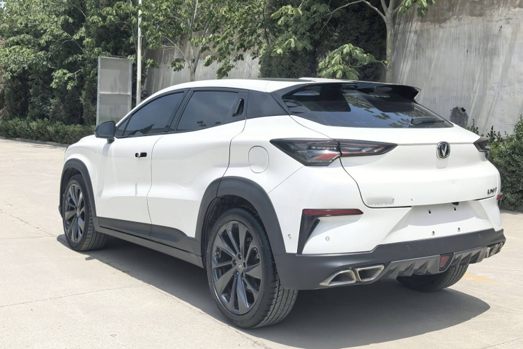 长安UNI-T 2020款 1.5T 旗舰型车身外观6003