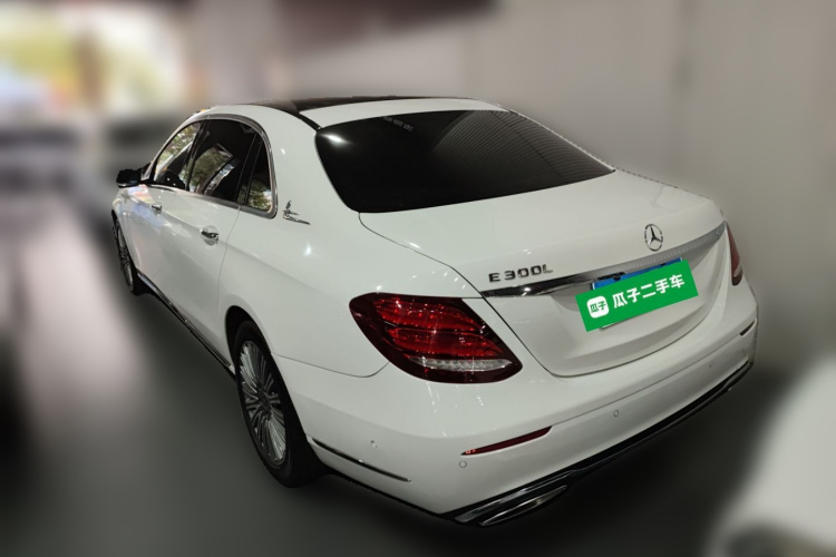奔驰E级 2020款 E 300 L 豪华型车身外观5