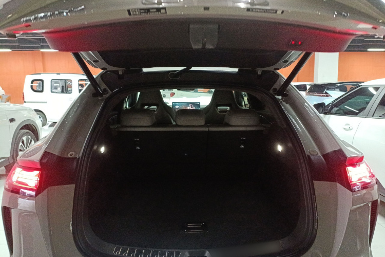 腾势N7 2023款 超长续航版机舱底盘23