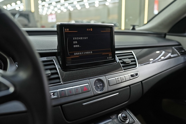 奥迪S8 2013款 S8 4.0TFSI quattro中控内饰7003