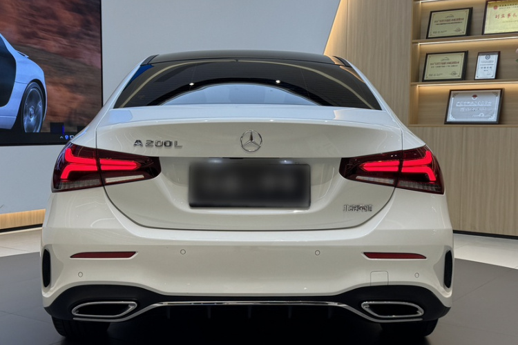 奔驰A级 2022款 A 200 L 运动轿车动感型车身外观6005