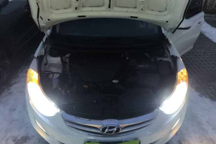 现代 朗动 2012款 1.6L 自动尊贵型机舱底盘24