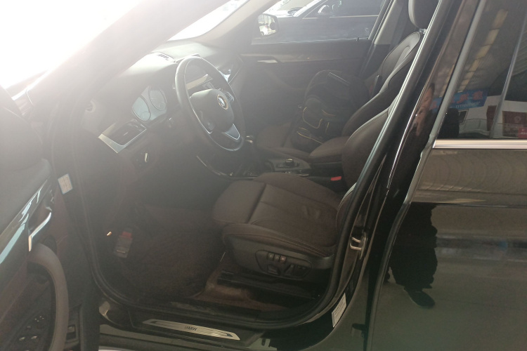 宝马X1 2019款 sDrive18Li 尊享型中控内饰19