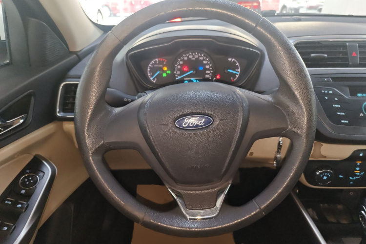 福特 福睿斯 2015款 1.5L 自动舒适型中控内饰13