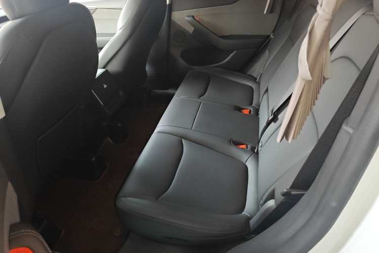 特斯拉 Model Y 2025款 后轮驱动版中控内饰7004