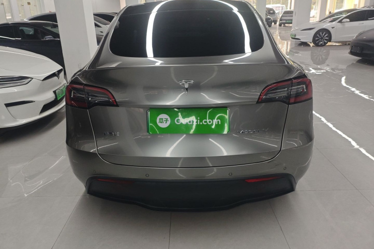特斯拉 Model Y 2022款 长续航全轮驱动版车身外观6