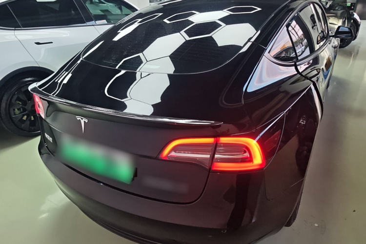 特斯拉 Model 3 2022款 后轮驱动版车身外观6