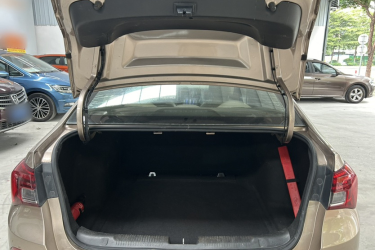 别克 凯越 2018款 15N CVT精英型局部细节23