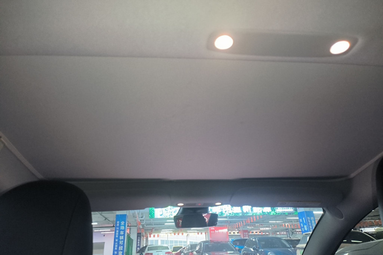 特斯拉 Model 3 2022款 后轮驱动版中控内饰22