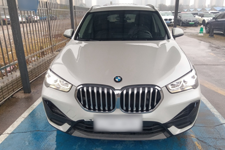 宝马X1 2021款 改款 sDrive20Li 时尚型车身外观2