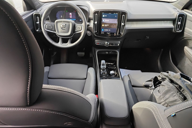 沃尔沃XC40 2025款 B3 智远豪华版中控内饰12