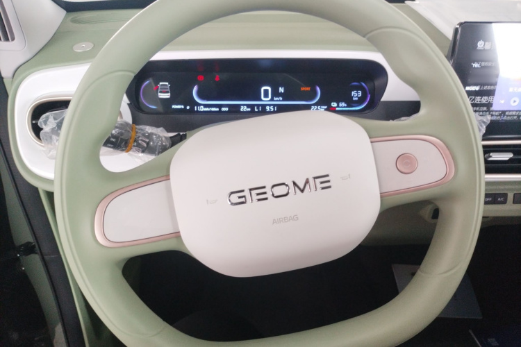 吉利银河 2025款 210km 熊猫骑士中控内饰13