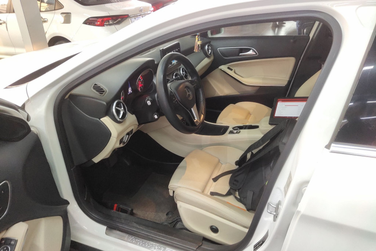 奔驰GLA 2016款 GLA 200 动感型局部细节19