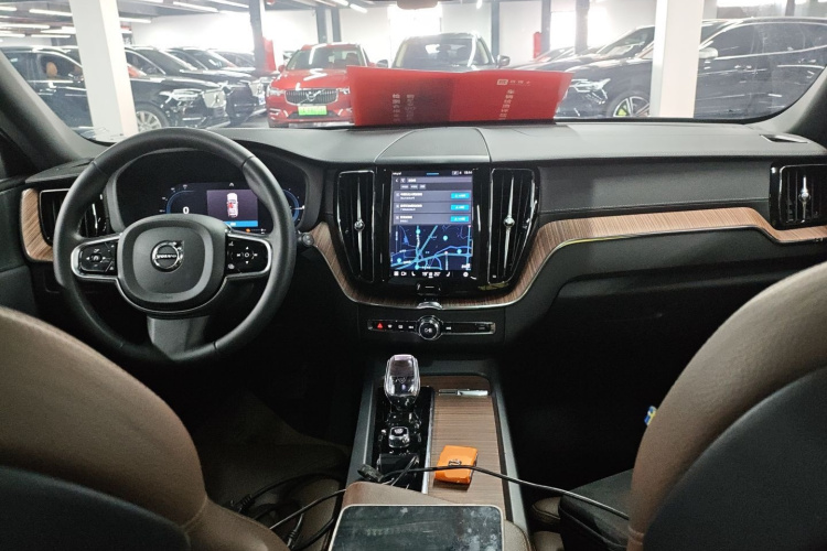 沃尔沃XC60新能源 2023款 T8 插电混动 长续航四驱智远豪华版中控内饰7002