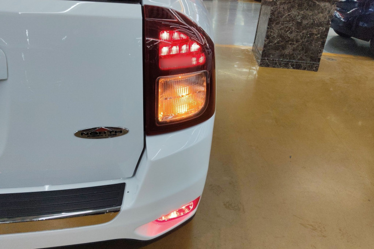 Jeep 指南者(进口) 2014款 改款 2.4L 四驱舒适版车身外观6006