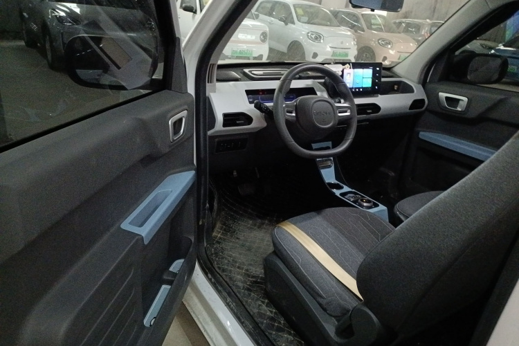 吉利银河 2023款 熊猫mini 200km 耐力熊中控内饰20