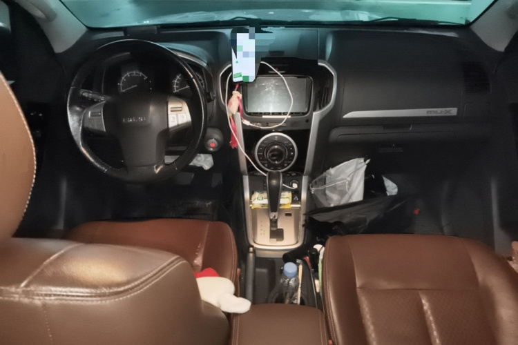 五十铃 mu-X牧游侠 2017款 3.0T 四驱自动尊享型 7座 国IV中控内饰12