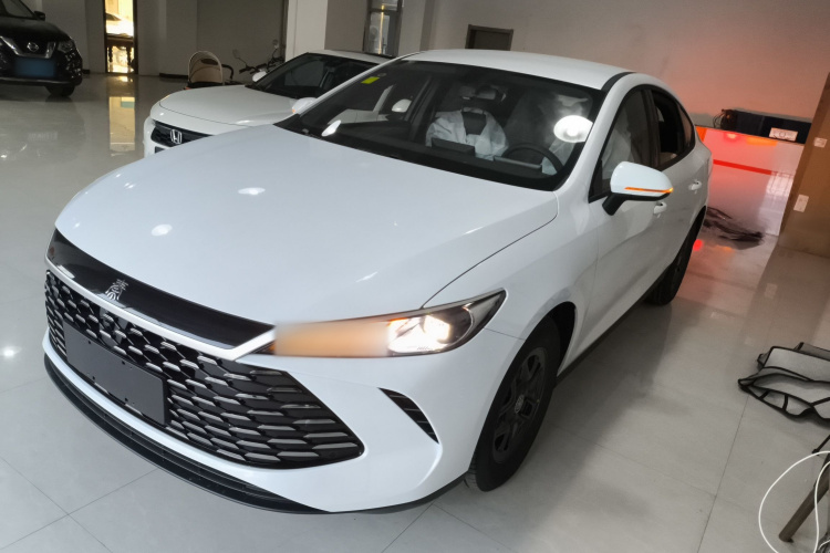 比亚迪 秦PLUS 2025款 DM-i 智驾版 55KM领先型车身外观4