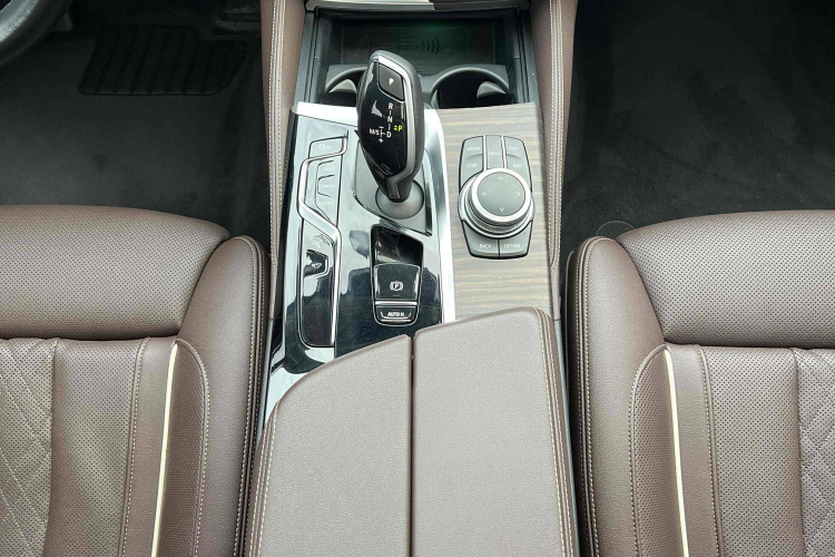 宝马5系 2022款 改款二 530Li 尊享型 豪华套装中控内饰7006