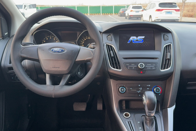 福特 福克斯 2015款 两厢 1.6L 自动舒适型中控内饰7006