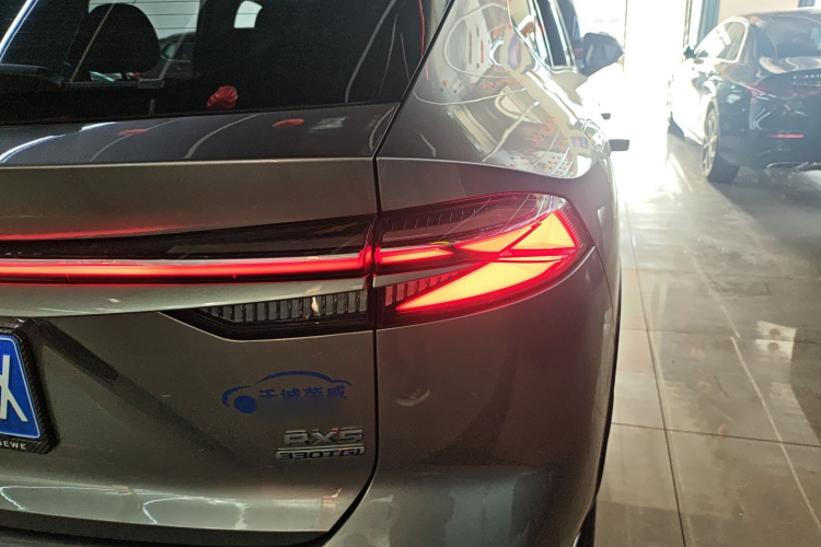 荣威RX5 2023款 1.5T 优越版车身外观9