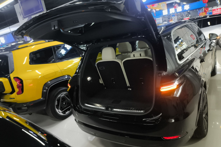 理想汽车 理想L9 2024款 Ultra机舱底盘23