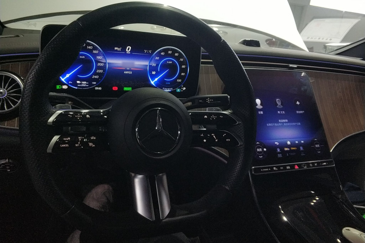 奔驰EQE 2022款 350 先锋版中控内饰12