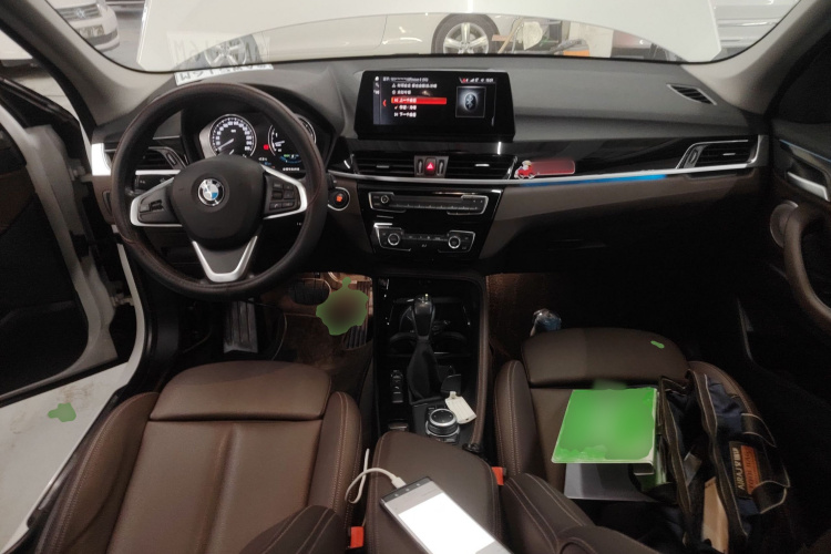宝马X1新能源 2021款 xDrive30Le 尊享型中控内饰7002