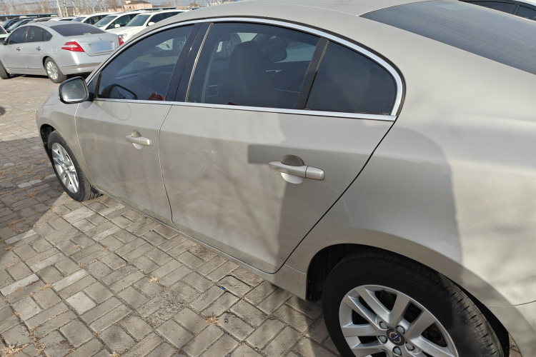 沃尔沃S60 2018款 S60L T3 智进版车身外观6003