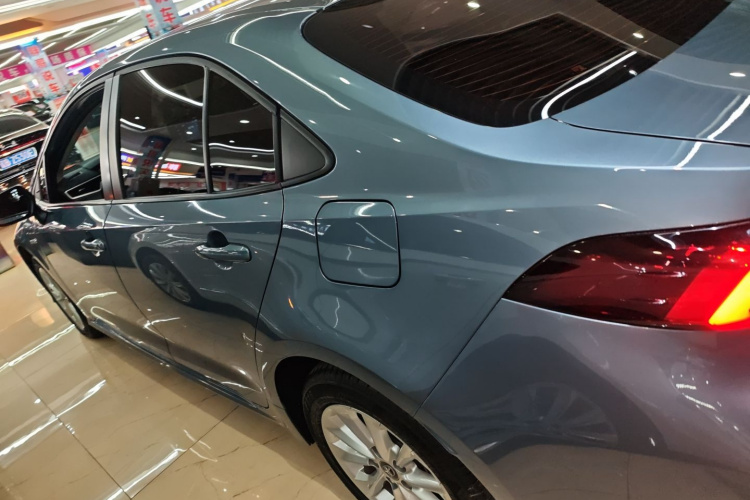 丰田 卡罗拉 2021款 双擎 1.8L E-CVT精英版车身外观4