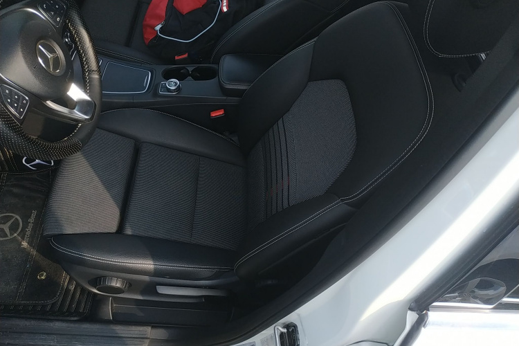 奔驰B级 2015款 B 200 动感型中控内饰19