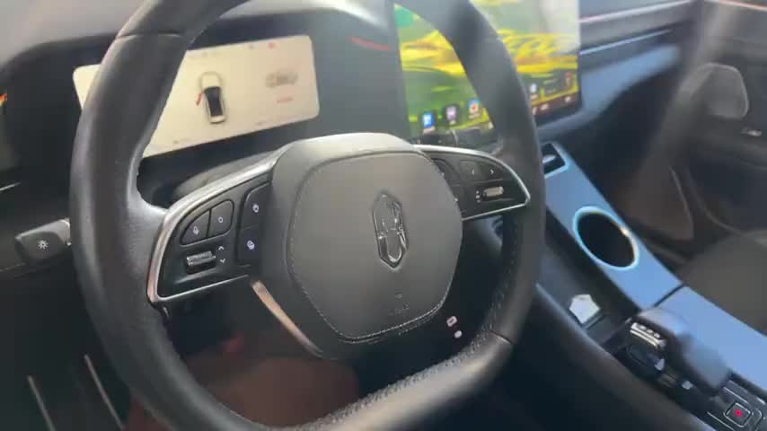 鸿蒙智行 问界M5 2022款 增程四驱性能版实拍1