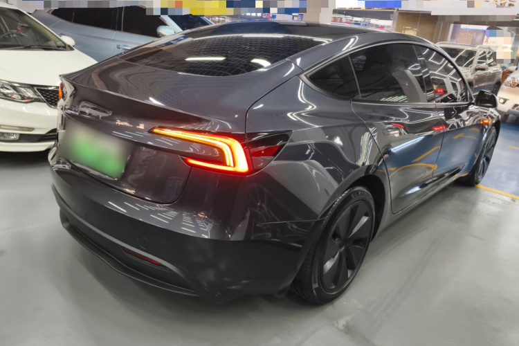 特斯拉 Model 3 2023款 后轮驱动版车身外观7