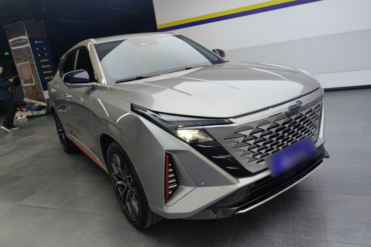 长安欧尚Z6 2022款 蓝鲸 1.5T DCT智领型城市版车身外观3