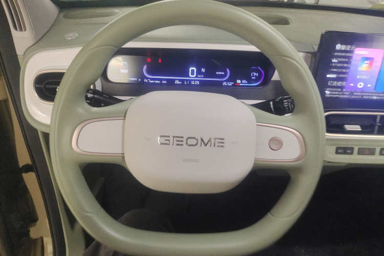 吉利银河 2025款 210km 熊猫骑士中控内饰13