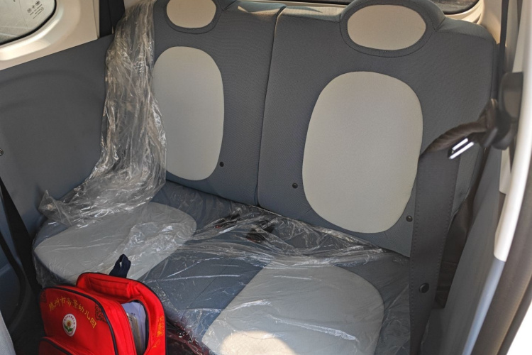 奔腾小马 2025款 222km 灵动马中控内饰21