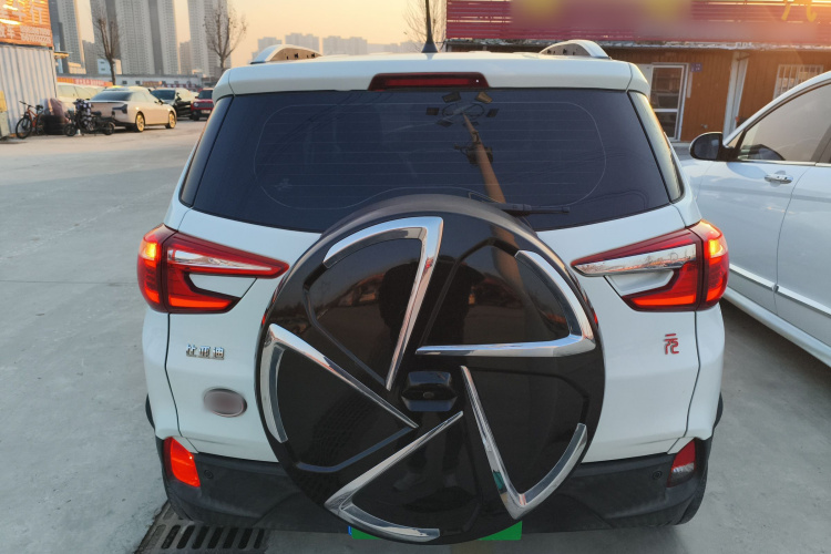 比亚迪 元 2016款 1.5L 手动尊贵型车身外观6