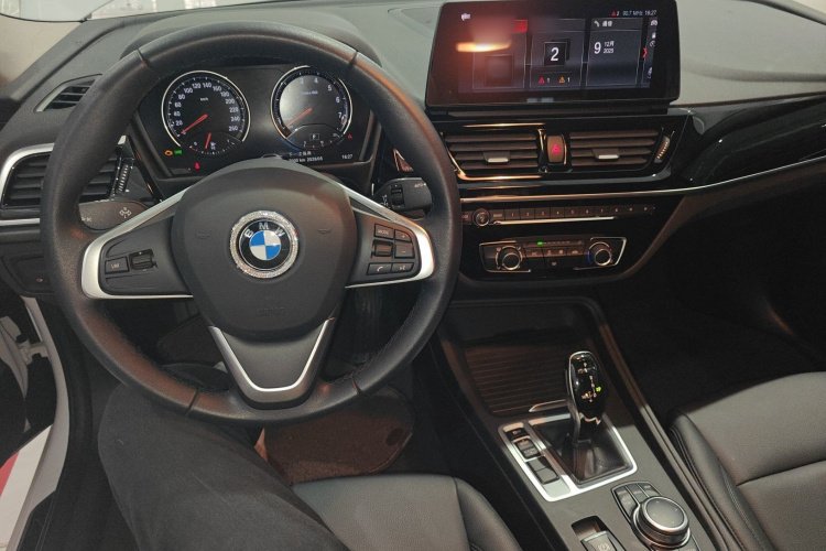 宝马1系 2023款 120i M运动版中控内饰12