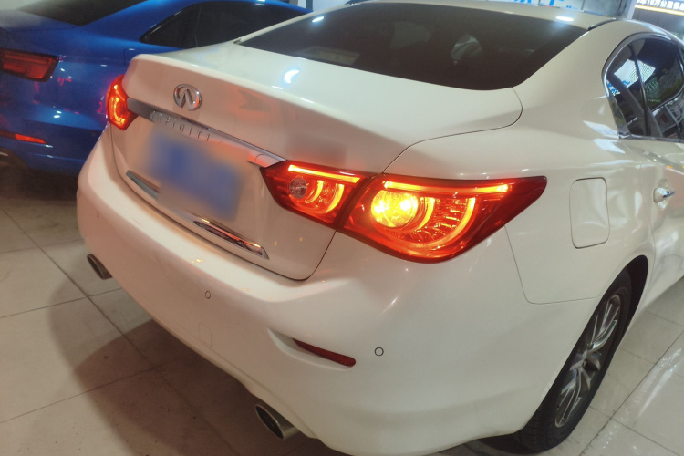 英菲尼迪Q50 2014款 3.7L 舒适版车身外观6